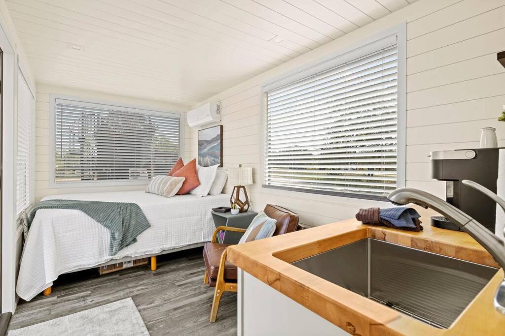 New The Sunset Luxury Container Home 弗雷德里克斯堡 外观 照片